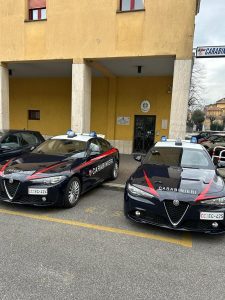 Con la borsa schermata rubano cosmetici. Arrestati ladri in trasferta