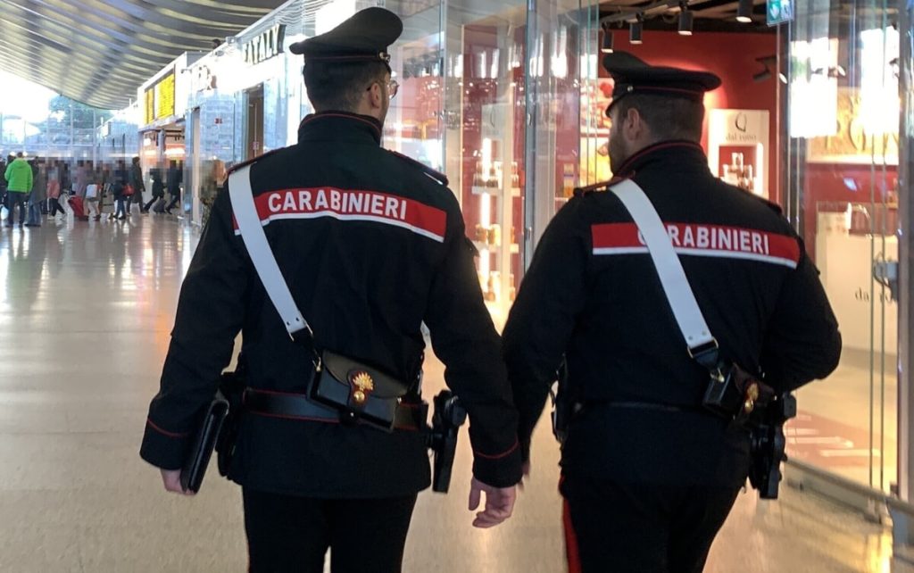 Controlli a tappeto a Termini e all'Esquilino, tra ladri di profumi e scooter rubati