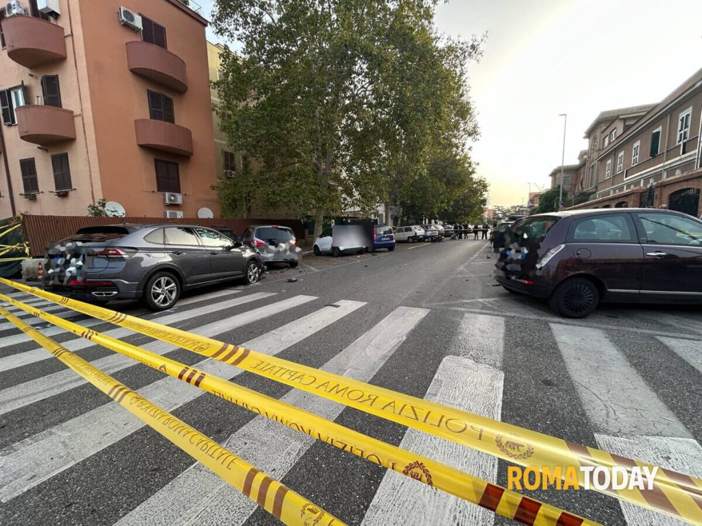 Incidente a Centocelle: scontro tra uno scooter e un'auto, gravissimo un 43enne