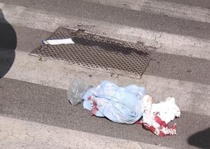 Investita in strada a Casal Bruciato: grave una donna