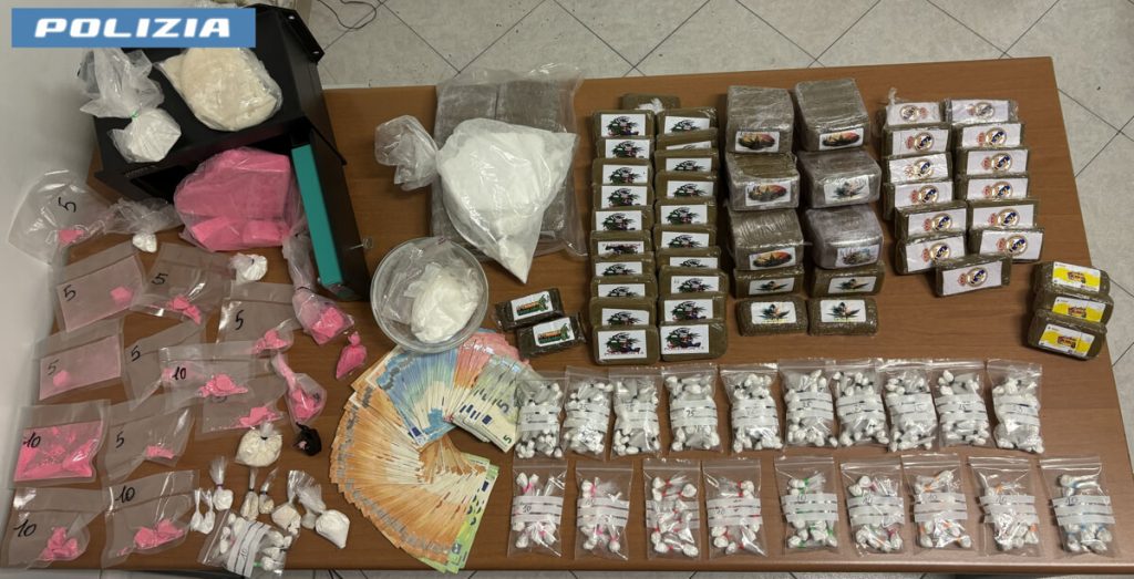 Supermarket della droga a Pietralata, tra cocaina rosa e hashish. Sequestrati oltre 12 chili di stupefacenti