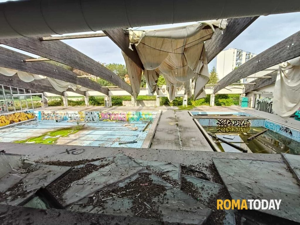 "Città del Rugby", l’ex Punto verde qualità continua ad essere occupato. Campidoglio in tour tra le macerie