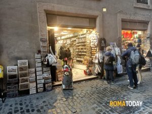 Il Tar difende il centro storico di Roma: giusto vietare l'apertura di nuovi negozi nel sito Unesco
