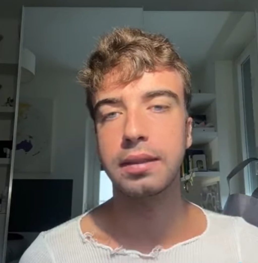 Tiktoker muore suicida a 21 anni, Nicolò Fraticelli aveva parlato di malessere e lo avevano accusato di vittimismo