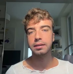 Tiktoker muore suicida a 21 anni, Nicolò Fraticelli aveva parlato di malessere e lo avevano accusato di vittimismo