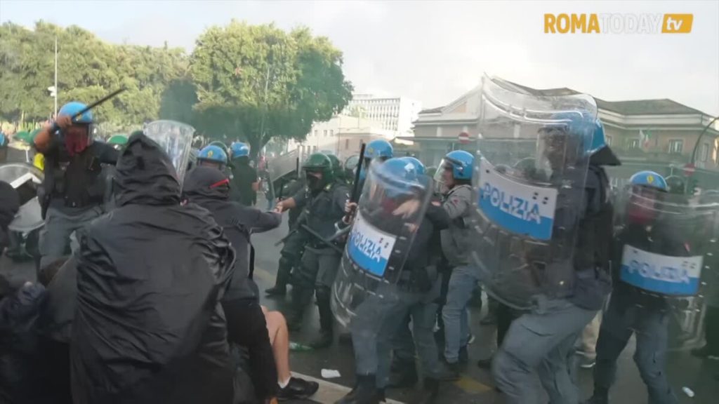 Roma, scontri alla manifestazione pro Palestina non autorizzata