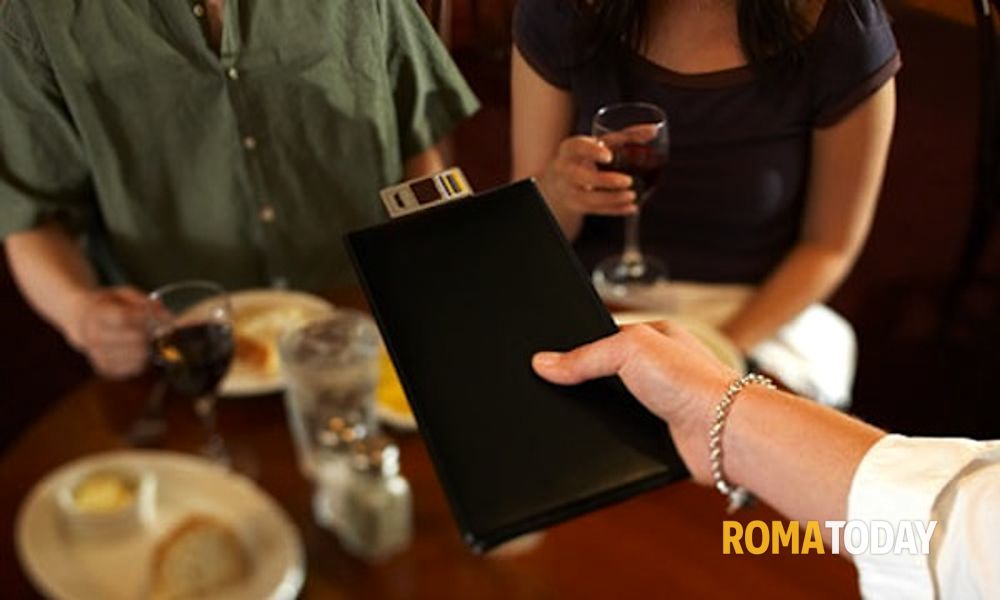 Roma sempre più cara, aumenta il conto al ristorante. Salgono i costi per alimenti ed alcolici