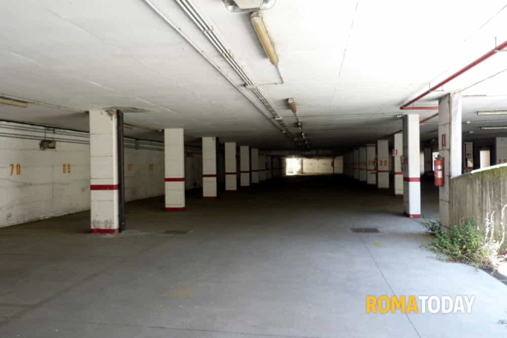 Cinecittà: c'è un quartiere ostaggio delle auto, ma il multipiano resta chiuso