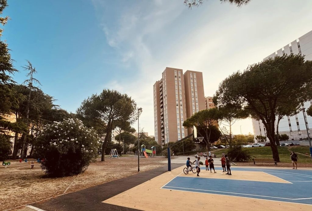 Una piazza verde e una nuova area giochi. Il parco Angelo Musco è pronto per l'inaugurazione