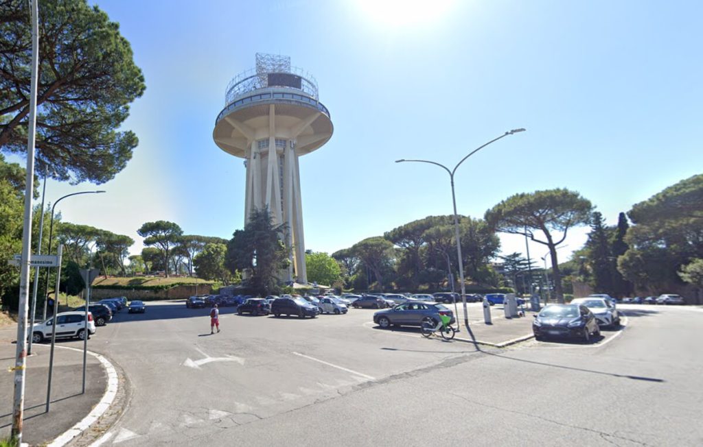 La droga dei kamikaze sotto al fungo dell'Eur: coppia ingaggia pusher per le consegne dello shaboo
