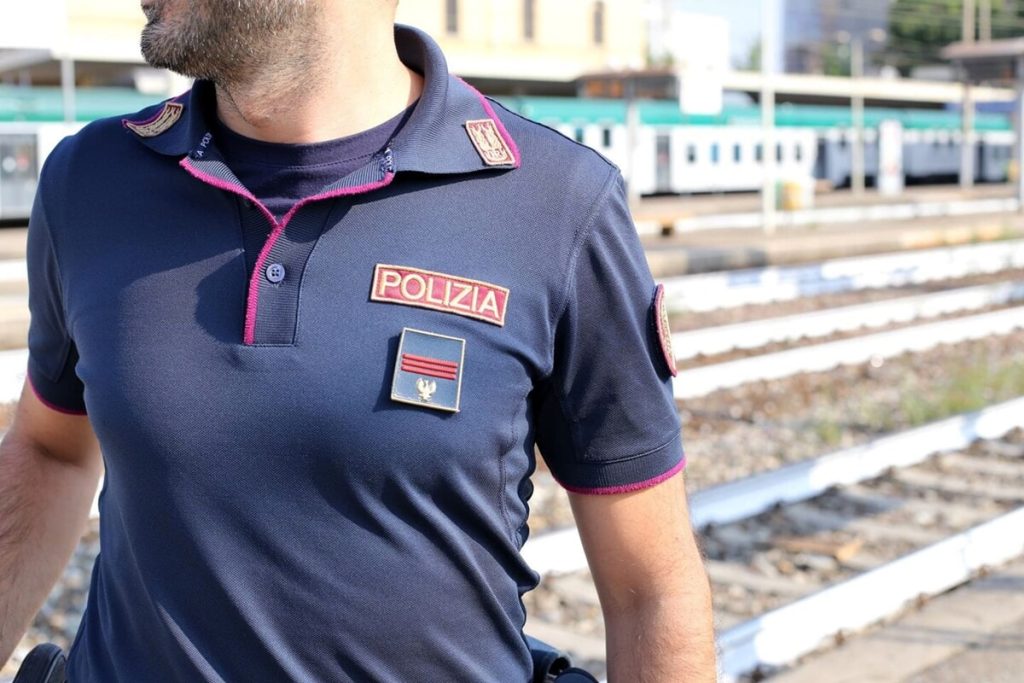 Investito da un treno, il corpo trovato vicino alla galleria. Ferma la linea ferroviaria