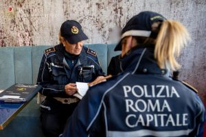 Carenze igieniche e impianto elettrico pericoloso, ristorante cinese chiuso dai vigili