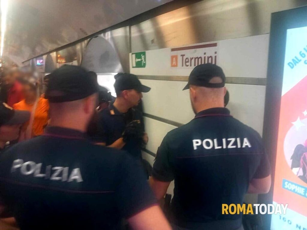 Metro Termini: con la scusa di chiedere indicazioni per il Vaticano borseggia coppia di turisti giapponesi