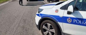 Anziano imbocca contromano la Pontina e provoca tre incidenti. Aveva la patente scaduta