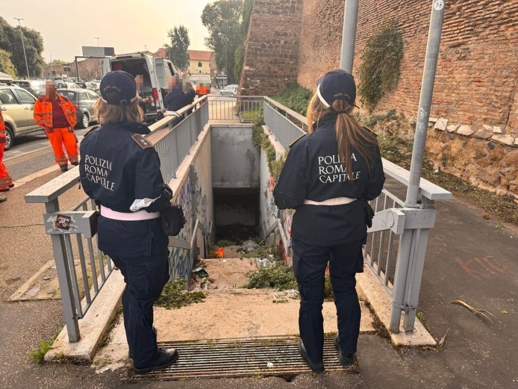 Pulizia e bonifica nel sottopasso di Porta Pia. A settembre fu teatro di uno stupro
