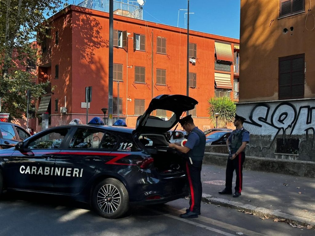 I carabinieri nel regno del crack romano. Ecco i nascondigli della droga trovati