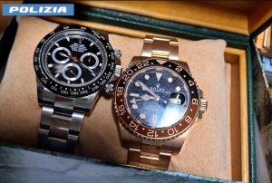 Villa svaligiata e colpo da mezzo milione. Rubata collezione di Rolex e gioielli