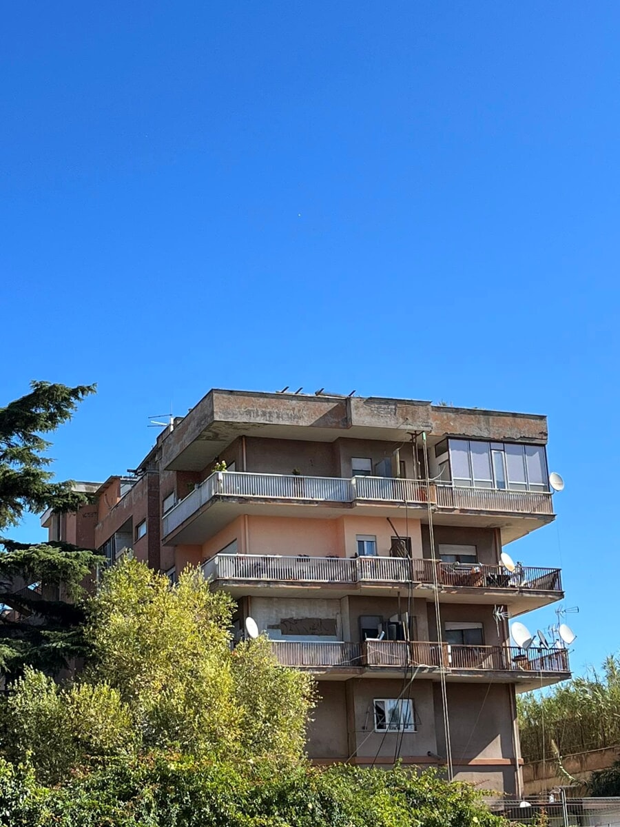 L'ex scuola occupata è sempre più pericolante. Appello al prefetto per lo sgombero