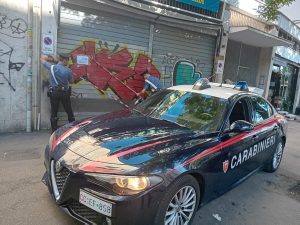 Sversa acque reflue nei tombini, sequestrato autolavaggio