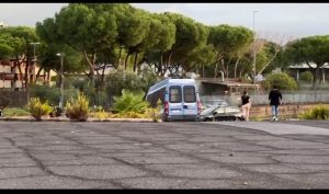 Terzo hotel occupato e terzo sgombero. Forze dell'ordine a Romanina per allontanare i latinos