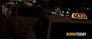 Tassista aggredito e rapinato da due uomini a fine corsa