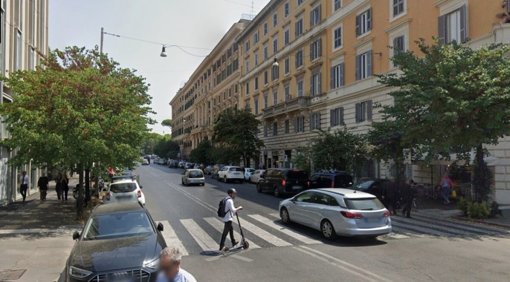 Via Cola di Rienzo, giardinieri in azione: ci sono alberi da abbattere e sostituire
