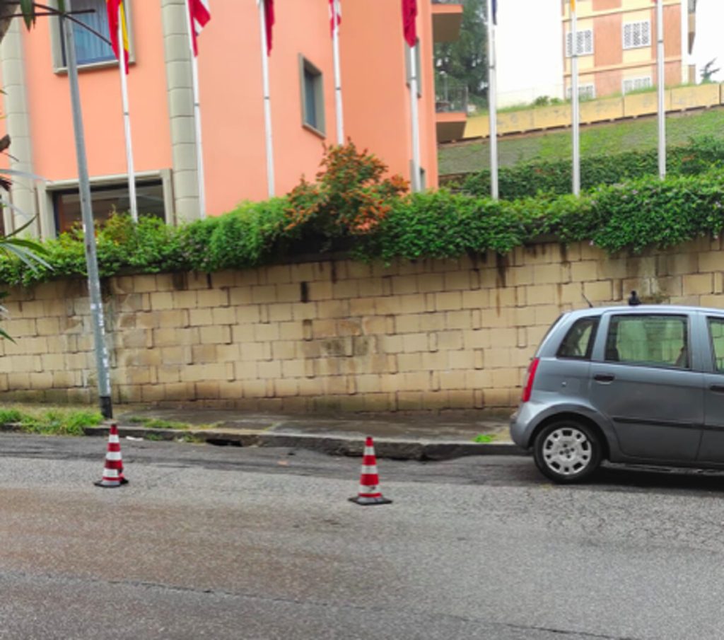A Balduina si apre una nuova voragine, strada transennata
