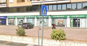 Rapina al portavalori davanti alla banca