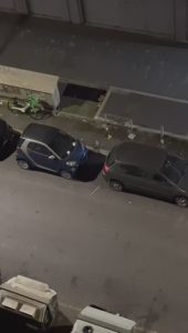 VIDEO | Guerriglia urbana a Roma: l'assalto dei latinos al minimarket dopo il rifiuto di dargli birre