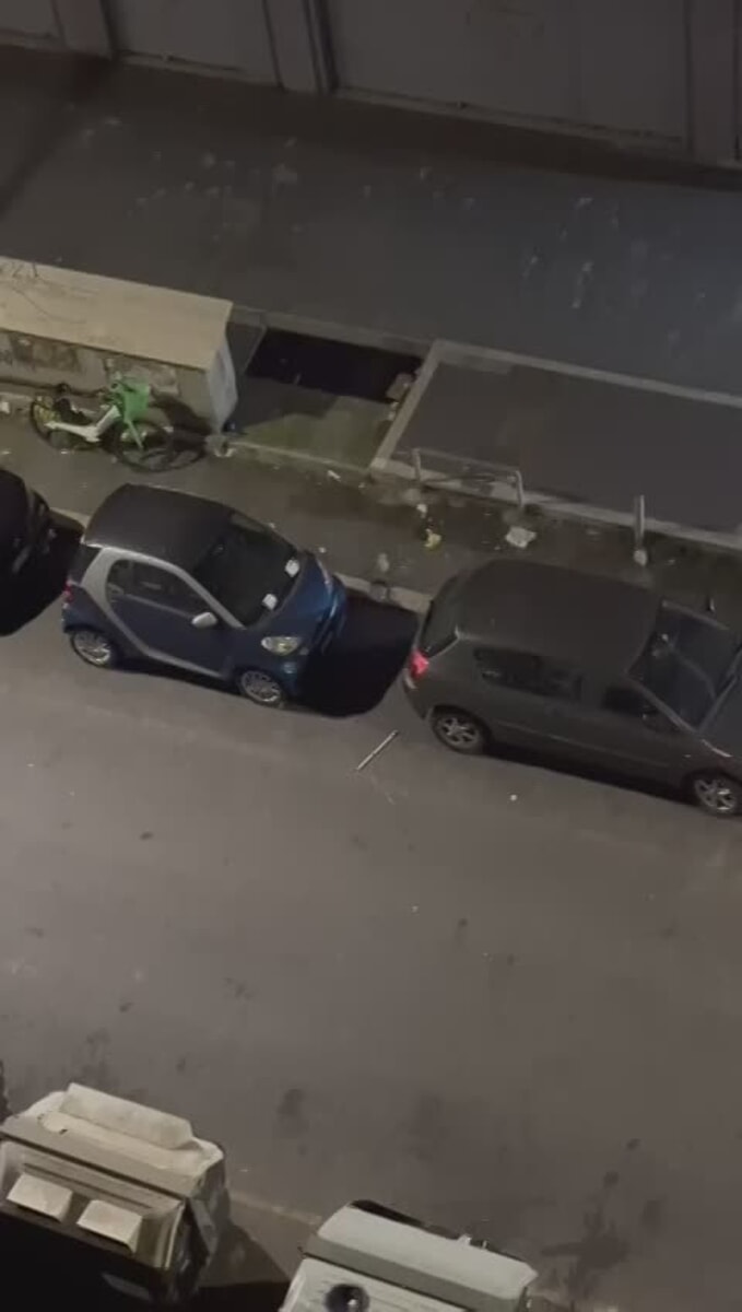 VIDEO | Guerriglia urbana a Roma: l'assalto dei latinos al minimarket dopo il rifiuto di dargli birre