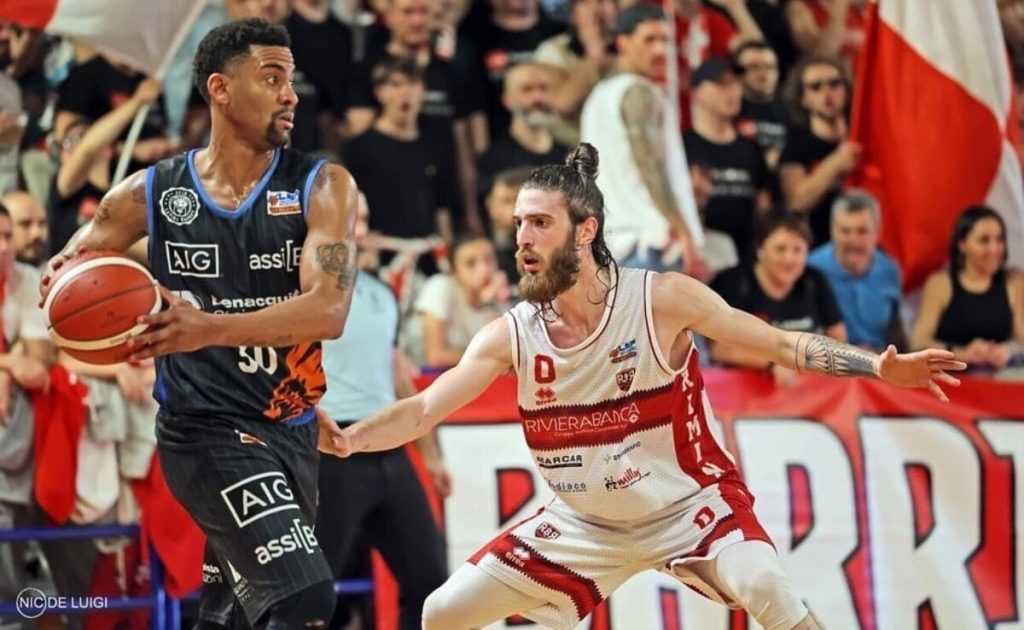 La Virtus corre ai ripari e piazza un grande colpo di mercato: ecco il nuovo playmaker