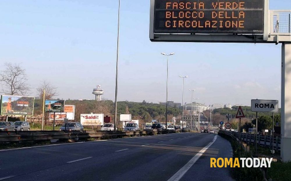 Blocco traffico a Roma: domenica 1 dicembre stop alle auto in fascia verde