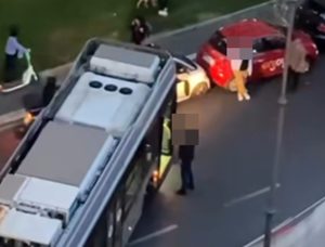 La Smart in sosta selvaggia peggio dei cantieri. Traffico bloccato e maxi coda in zona Termini