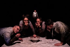 "Caini" al Teatro India