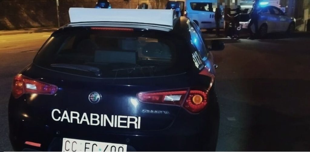 Furti a raffica nei supermercati: ladri trovati con il formaggio nello zaino
