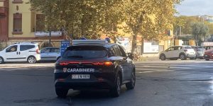 Ostia, latinos abbandonano l'auto e scappano: fermati con lo spray urticante