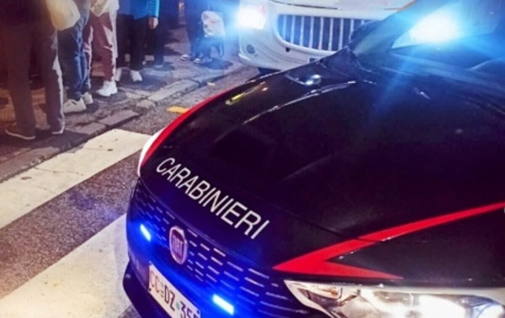 Disavventura nella nebbia per il pullman dei nonni romani, scortati dai carabinieri al sicuro