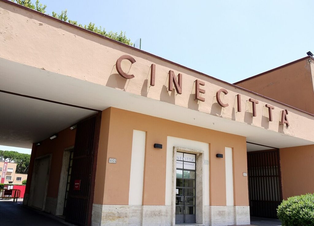 Le mani su Cinecittà. Chi siede nel Cda nominato da Sangiuliano che sta gestendo i milioni del Pnrr