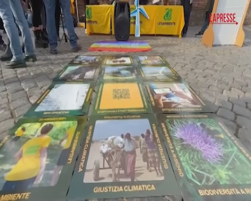VIDEO | Un urlo davanti al Colosseo contro la crisi climatica