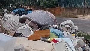 Via ai lavori di messa in sicurezza del fosso dell'Acqua Acetosa. Ma c'è una discarica abusiva da anni