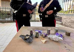 Quarticciolo, Centocelle e Cinecittà sotto assedio, elicotteri e cani antidroga: 14 arresti