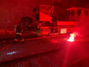 "Paura" in galleria, si sente male un tecnico dopo un incendio. Intervengono i vigili del fuoco
