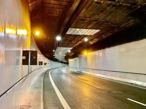 Incidente in galleria Giovanni XIII: chiuso il tunnel