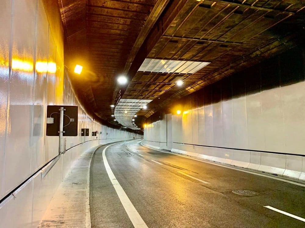 Incidente in galleria Giovanni XIII: chiuso il tunnel