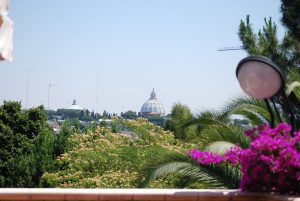 Santa Roma low cost, dormire nelle strutture religiose conviene. E la Chiesa incassa