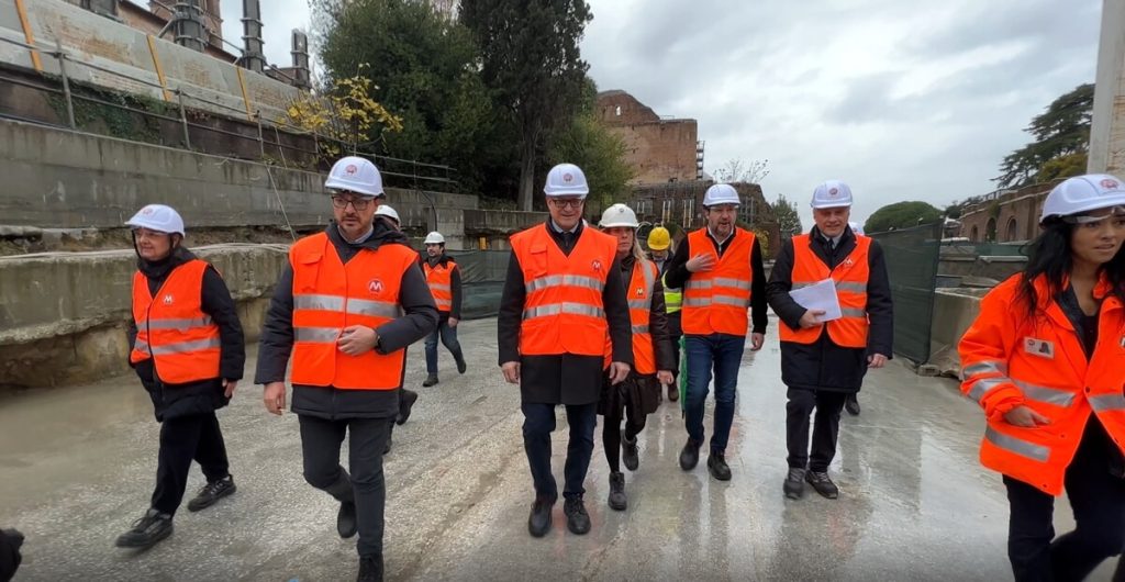 Metro C, tutti contro il governo Meloni e il taglio dei fondi. Gualtieri: "Grave errore"