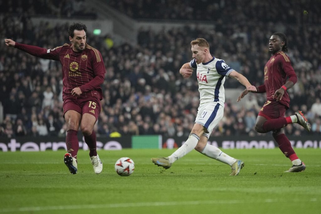 Tottenham-Roma 2-2: Hummels prima l'errore e poi il gol del pareggio, Dybala inventa ma dura un tempo