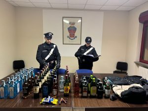 La banda dei superalcolici che colpisce nei supermercati