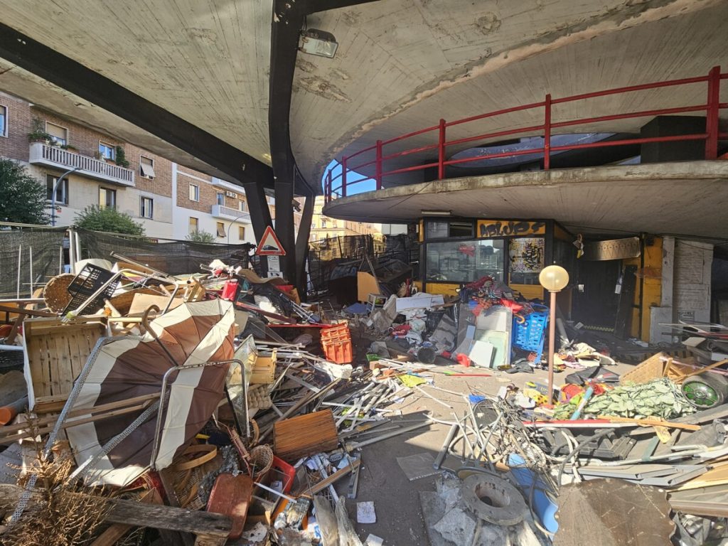 Parcheggio Metronio, sgombero ultimato. Si aspetta la bonifica di Ama e poi via libera alla riqualificazione