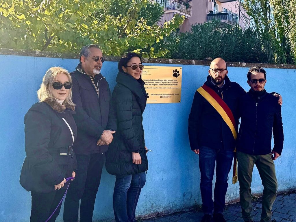 Una targa per il cane Giorgio: è stato ucciso a coltellate e gettato nel torrente